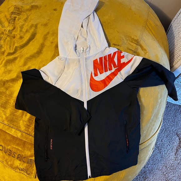 nike childrens hooded windbreaker - Picture 1 of 2